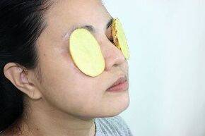застосування картоплі для омолодження навколо очей